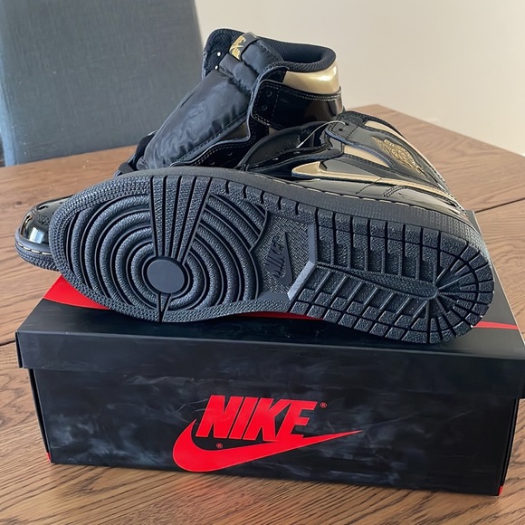 Nike Air Jordan 1 Retro High OG Black / Metallic Gold - Patent. Size 8.5. - Picture 5 of 16